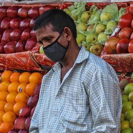 An Indian fruit seller waits for customers at his shop in Mumbai on April 3, 2020. Photo: EPA-EFE