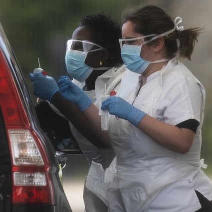 Medical workers at an NHS drive through coronavirus disease testing facility in London, Britain, March 29, 2020. Photo: EPA-EFE