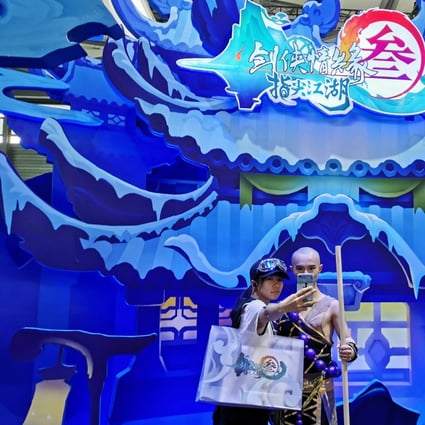 A woman takes a picture with a cosplayer at a booth of "Eastward Legend: the Empyrean" by Tencent Games during ChinaJoy, in Shanghai, China August 2, 2019. Photo: Reuters
