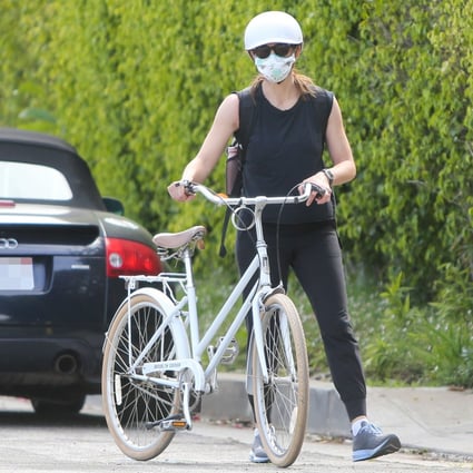 Jennifer Garner snapped walking with her bicycle wearing sunglasses, a helmet and a face mask in Los Angeles, California. The paparazzi are getting increasing desperate for pictures of celebrities in the US. Photo: GC Images