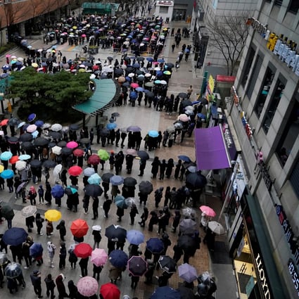 People wearing masks wait in line to buy masks in Seoul on February 28. Photo: Reuters