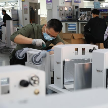 Employees assemble ventilators at a plant of Beijing Aeonmed Co, an anaesthesia and respiratory medical equipment enterprise, in Yanjiao, a town of north China's Hebei Province, March 25, 2020. Photo: Xinhua