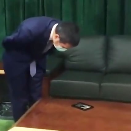 The Chinese ambassador to Nigeria Zhou Pingjian watches a video alleged to show improper behaviour by quarantine staff during a meeting with Femi Gbajabiamila, the speaker of Nigeria’s House of Representatives. Photo: Weibo