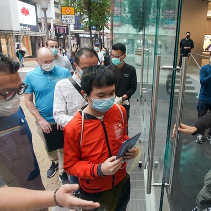 A quieter-than-usual Hong Kong launch for the new iPhone on Friday. Photo: Felix Wong