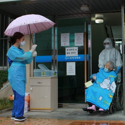 South Korea's oldest coronavirus patient, 104-year-old Choi Sang-boon, leaves hospital. Photo: Handout/Pohang Medical Centre