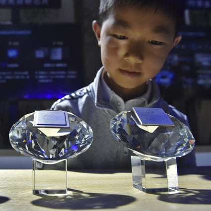 A child looks at Huawei Technologies’ chips for 5G base stations on display at the China International Big Data Industry Expo 2019 in Guiyang, in southwest China's Guizhou province, in May of last year. Photo: AP