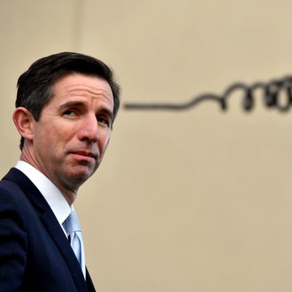 Australian Trade Minister Simon Birmingham has expressed his disappointment at not being able to speak with Zhong Shan despite trying several times to place a call with his Chinese counterpart. Photo: Getty Images