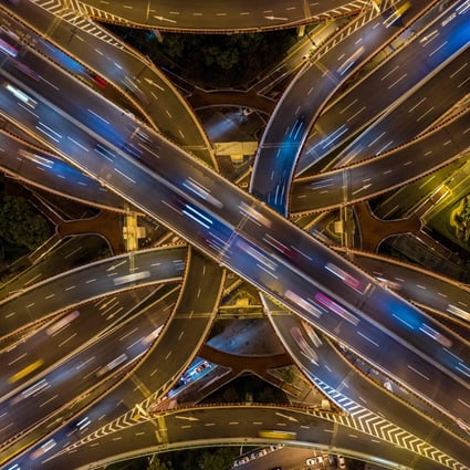 This aerial picture shows traffic on an elevated intersection in downtown Shanghai, where a major 5G-linked cellular vehicle-to-everything system now supports driverless robotaxi operations. Photo: Agence France-Presse
