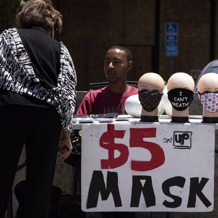 A man sells face masks in Los Angeles, California, amid the coronavirus pandemic. Photo: EPA