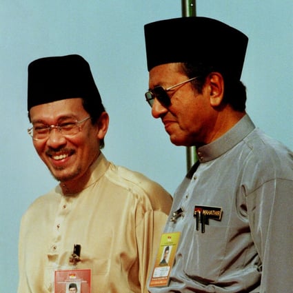 Anwar Ibrahim and Mahathir Mohamad, at the time Malaysia’s deputy prime minister and premier respectively, during a party meeting in 1998. Photo: AP
