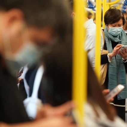 Commuters in Hong Kong engrossed in their smartphones during morning commute. Photo: Felix Wong