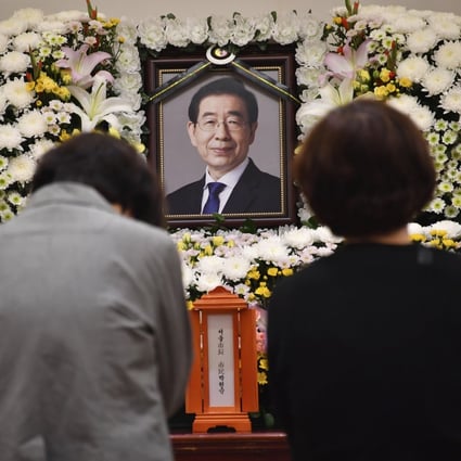 Mourners paying tribute at a memorial altar for Park Won-soon in Seoul. Photo: AP
