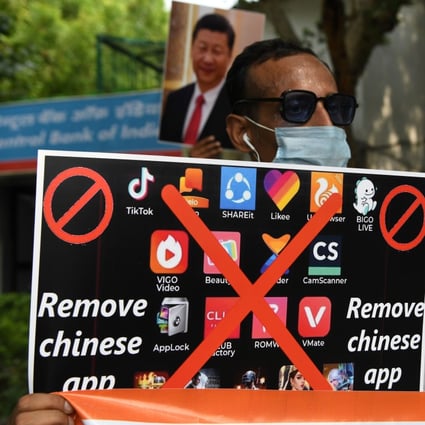 Activists in India hold placards urging citizens to remove Chinese apps and stop using Chinese products during a demonstration against the Chinese newspaper Global Times in New Delhi on June 30, 2020. Photo: AFP