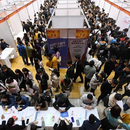 Job seekers at a recruitment fair at Shaanxi University of Science and Technology in Xi'an, northwest China. Photo: Xinhua