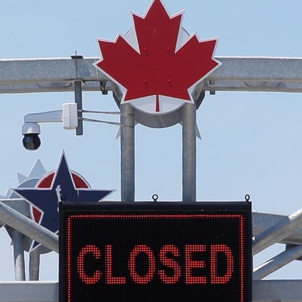 A Canadian maple leaf is seen on the Peace Bridge, which runs between Canada and the United States, over the Niagara River in Buffalo, New York. Photo: Reuters