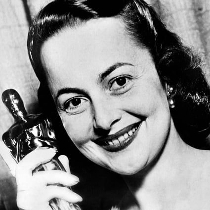 US actress Olivia de Havilland poses with her Oscar for Best Actress in a Leading Role in March 1950. Photo: AFP