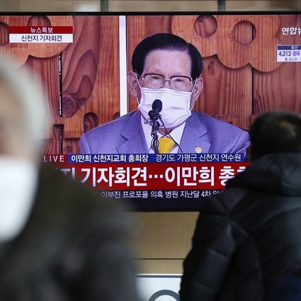 People watch a news broadcast of Lee Man-hee, the founder and leader of the Shincheonji Church of Jesus, at a railway station in Seoul in March. Photo: EPA