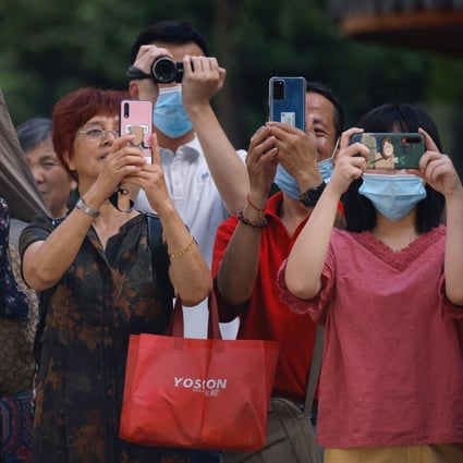 People take photos and video as Chinese authorities prepare to enter the US consulate in Chengdu. Photo: AP