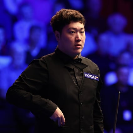 Yan Bingtao had to fend off a stunning comeback from Elliot Slesson in the first round of the World Snooker Championship on Monday evening. Photo: VCG/VCG via Getty Images