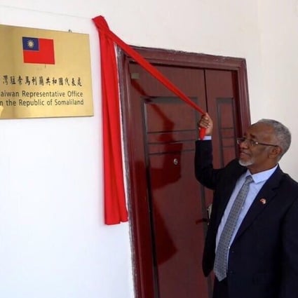 Taiwanese Representative Lou Chen-hua, left, and Somaliland's foreign minister Yasin Hagi Mohamoud jointly open Taiwan's representative office in Hargeisa, capital of Somaliland, on August 17, 2020. Foreign ministers from both countries signed an agreementfor technical cooperation between the two countries through a video link-up. Somaliland is a self-declared republic, but many countries still see it as part of Somalia. Photo: Handout