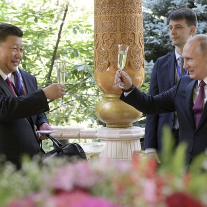 Russian President Vladimir Putin (right) and Chinese President Xi Jinping raise a toast prior to the Conference on Interaction and Confidence Building Measures in Asia in Dushanbe, Tajikistan, on June 14, 2019. Photo: AP