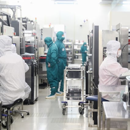 Chinese authorities are carefully balancing efforts to control the novel coronavirus epidemic and minimize its impact on the economy as millions of people head back to work after an extended holiday. Photo: Xinhua