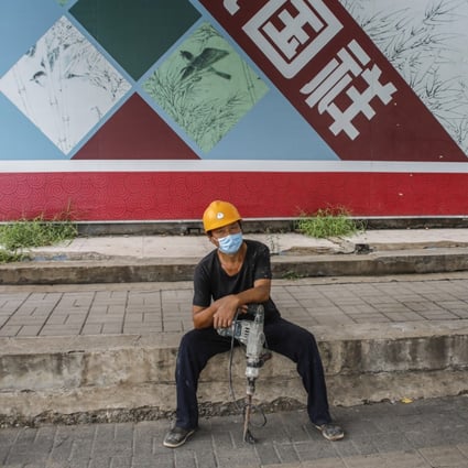 A migrant labourer waits for work on the street in Beijing on August 17. The prospect of a protracted recession and a jobless recovery thereafter could make life especially tough for firms and workers not integrated into the digital world. Photo: EPA