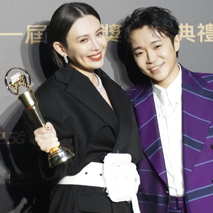 Taiwanese singers Waa Wei (left) and Wu Qingfeng hold their awards for best Mandarin female and male vocalists at the 31st Golden Melody Awards in Taipei, Taiwan, on Saturday. Photo: AP
