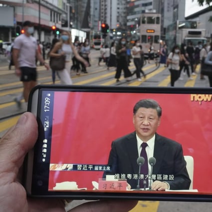 A man in Hong Kong watches a live broadcast of Chinese President Xi Jinping in Shenzhen. Photo: Felix Wong