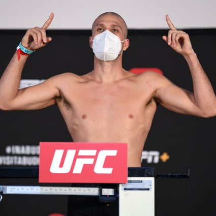 Brian Ortega poses on the scale during the UFC Fight Night weigh-in on October 16, 2020 on UFC Fight Island, Abu Dhabi, United Arab Emirates. Photo: Josh Hedges/Zuffa LLC