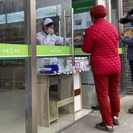 Residents visit a pharmacy in Beijing, China on Thursday, Feb. 20, 2020. Photo: AP