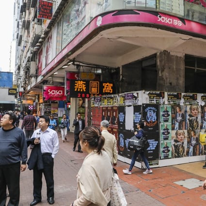 Retail shops sit empty in the shopping heart of Causeway Bay. Photo: Dickson Lee