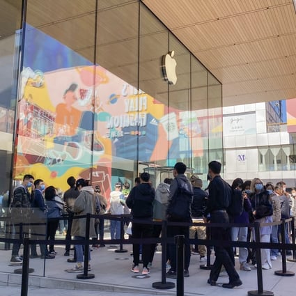 Apple fans waiting to enter the Apple Store in Sanlitun, Beijing, after the company’s first 5G smartphone hit shelves on Friday. Photo: Minghe Hu