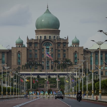 Motorists drive in front of the prime minister's office building in Putrajaya, Malaysia. Photo: AP