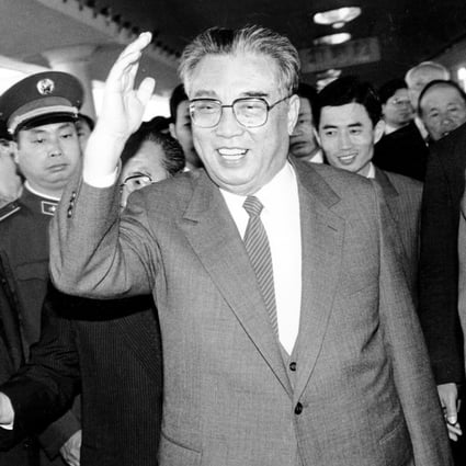 North Korean President Kim Il-sung, centre, pictured in 1987. Photo: AP