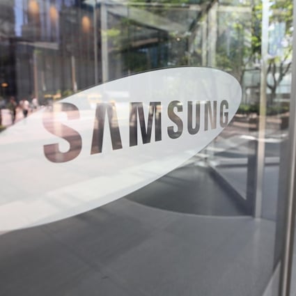 Samsung, the world’s top maker of smartphones and memory chips, says it expects fourth-quarter profit to fall due to weak server chip demand and rising smartphone competition. Photo: EPA-EFE