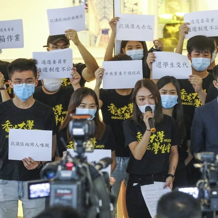 Members of the HKU student union present a petition against the hiring of two new vice-presidents with ties to mainland universities. Photo: Dickson Lee