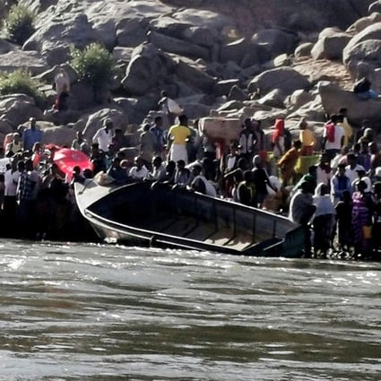 Ethiopians who fled fighting in Tigray region prepare to cross the Setit River on the Sudan-Ethiopia border. Photo: Reuters