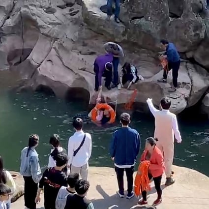 Stephen Ellison, British consul general in Chongqing, rescues a drowning student, who had fallen into a river by accident, at a scenic spot in Chongqing on Saturday. Photo: Reuters