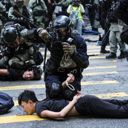 Riot police make arrests during a protest in Central in November of 2019. Photo: DPA