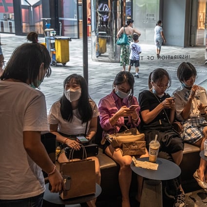 Young people in China are increasingly using their phones to manage their wealth and trade stocks. Photo: EPA-EFE
