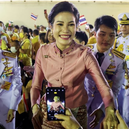 Thai consort Sineenat Wongvajirapakdi greets royalists in Bangkok on November 1, 2020. Photo: Reuters
