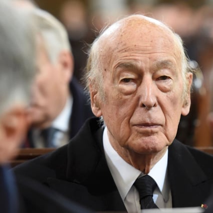 Former French President Valery Giscard d'Estaing (C) attends the funeral service for former German Chancellor Helmut Schmidt. D'Estaing who died at the age of 94. Photo: DPA