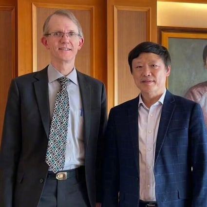 Australian ambassador to Beijing Graham Fletcher with Global Times editor Hu Xijin on Wednesday. Photo: Weibo