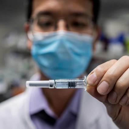 An engineer showing an experimental vaccine for the Covid-19 coronavirus that was tested at the Quality Control Laboratory at the Sinovac Biotech facilities in Beijing, April 29, 2020. Photo: AFP
