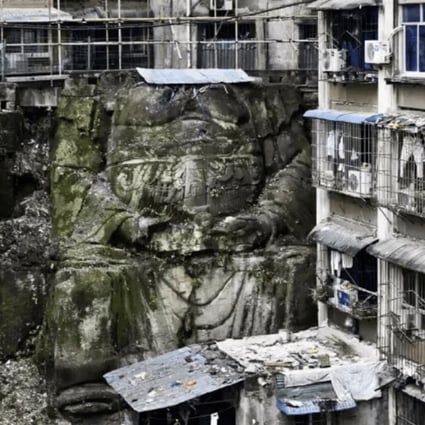 A huge, headless statue of a stone Buddha, measuring 9m high, has been discovered amid a residential complex in Chongqing, China. Photo: Daidu