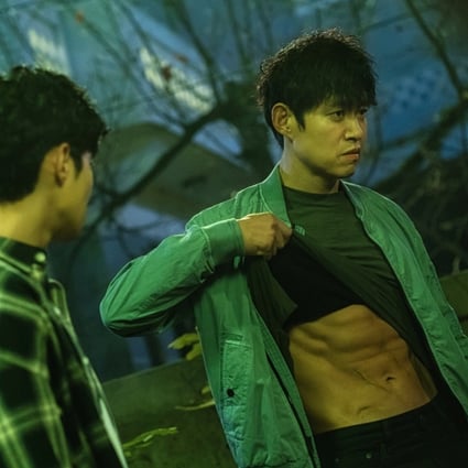 Yu Jun-sang (right), 51, who plays Mo-tak in The Uncanny Counter, shows off his abs in episode 5 of the Korean drama series now showing on Netflix.