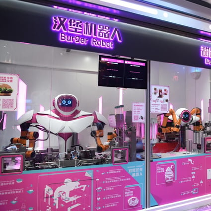 Photo taken on Jan. 15, 2020 shows a burger robot, dessert robot and frying robot serving at a smart restaurant in Guangzhou, Guangdong Province. Photo: Xinhua