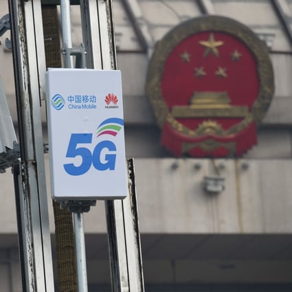 5G active antenna units with logos of China Mobile and Huawei are seen in front of a National People's Congress (NPC) conference centre in Luoyang, China on February 27, 2019. Photo: Reuters