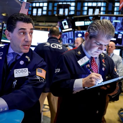 Traders work on the floor at the New York Stock Exchange (NYSE) in New York on January 21, 2020. Photo: Reuters